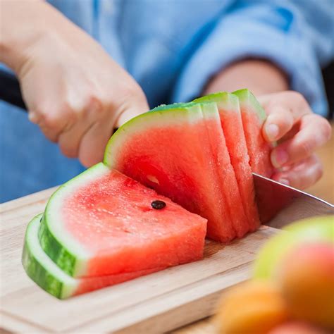 Jul 17, 2022 · Cutting watermelon triangles (Image credit: Shutterstock). To cut wedge pieces, place one half of the melon on the cutting board and slice vertically down the middle to make quarters. Then cut 1 ... 